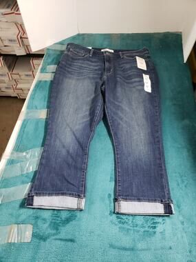 Levi's Women's Dark Blue Cropped Capri Jeans